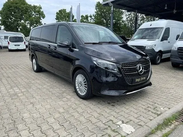 Gebraucht Mercedes V300 Avantgarde 237 PS (174 kW) 2023 Schwarz Van / Kleinbus