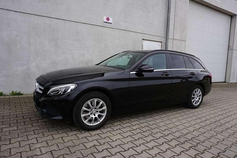 Gebraucht Mercedes C220 170 PS (125 kW) 2016 Schwarz  unilack Kombi
