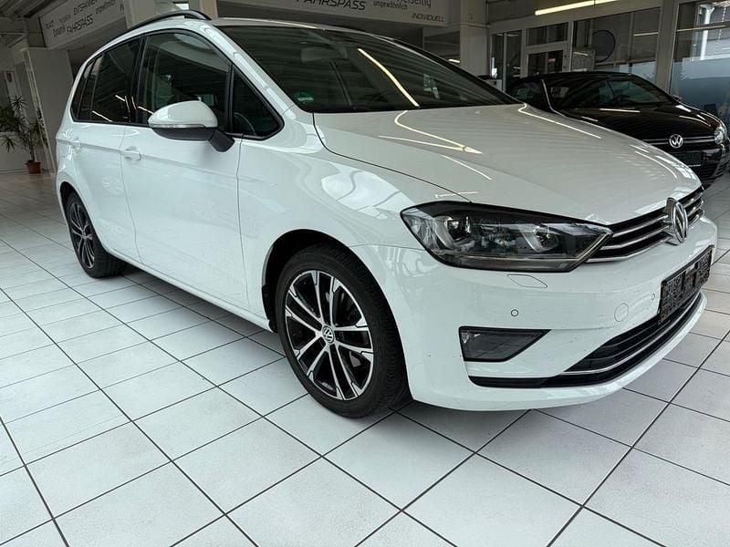 Weiß Gebraucht 2016 VW Golf Sportsvan Allstar Van / Kleinbus | 14.490 € (Guter Preis) - Bild 1/4