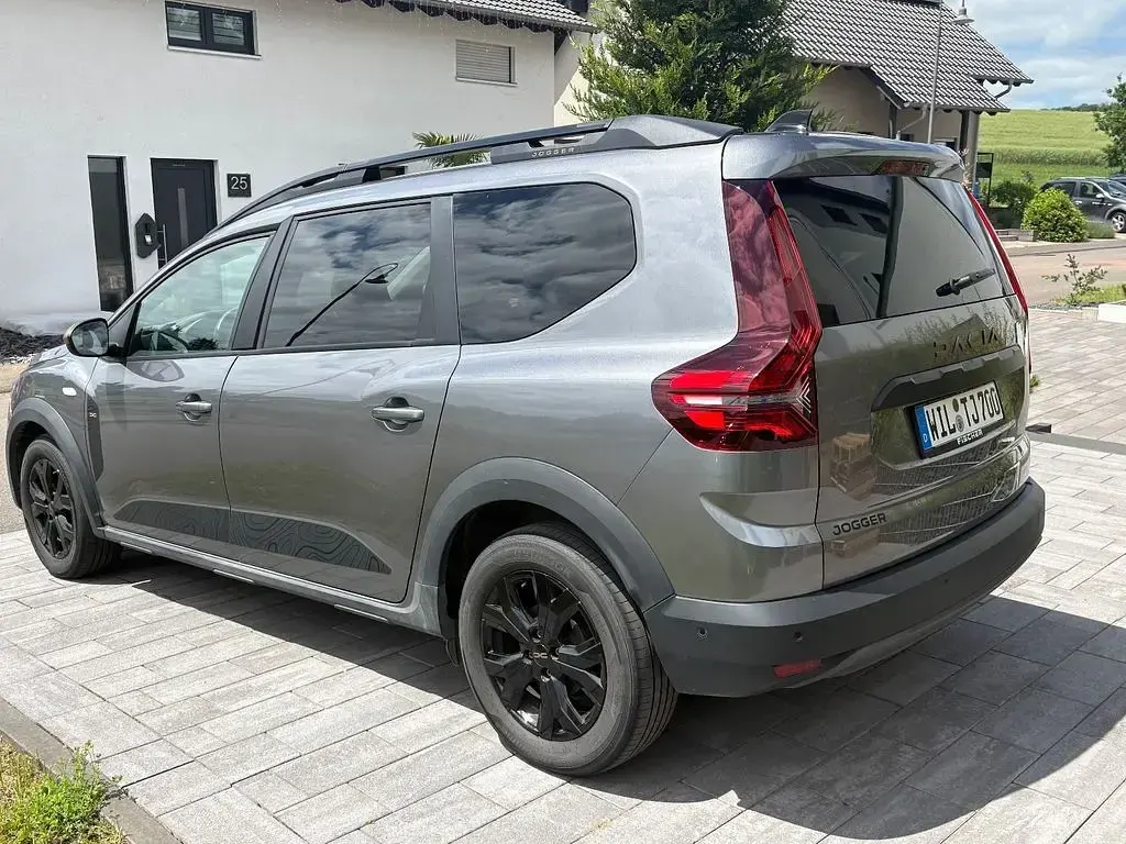 Gebraucht Dacia Jogger Extreme 101 PS (74 kW) 2025 Grau Van / Kleinbus