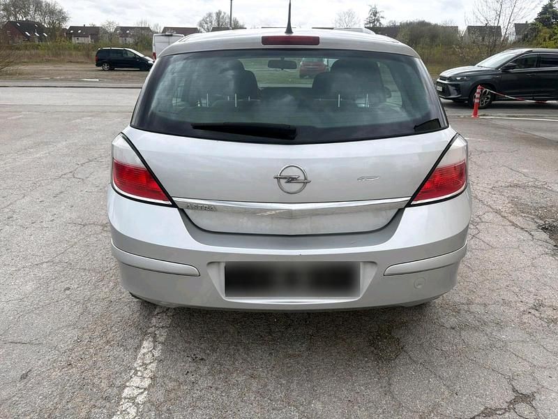 Gebraucht Opel Astra 90 PS (66 kW) 2005 Silber Limousine