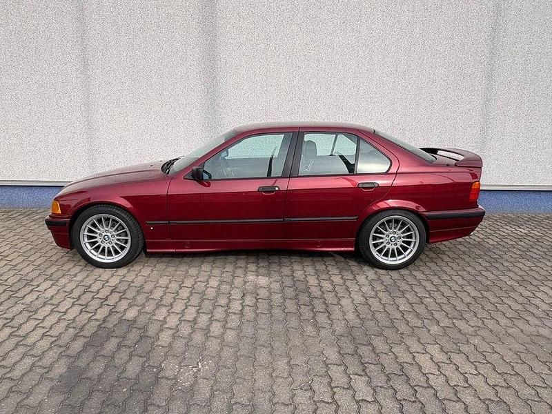Gebraucht BMW 320 Performance 150 PS (110 kW) 1991 Rot Limousine