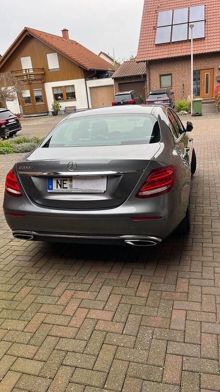 Gebraucht Mercedes E220 194 PS (142 kW) 2018 Grau Limousine