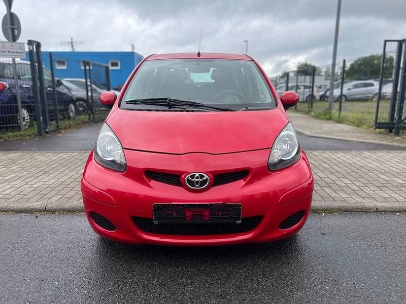 Rot Gebraucht 2010 Toyota Aygo Cool Kleinwagen | 3.990 € (Guter Preis) - Bild 1/4