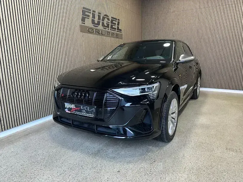 Gebraucht Audi e-tron Ambiente 369 kW (503 PS) 2022 Brillantschwarz SUV
