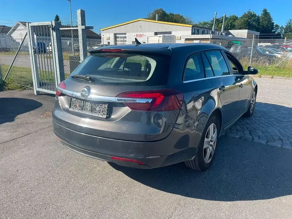 Gebraucht Opel Insignia Edition 140 PS (102 kW) 2014 Grau Kombi