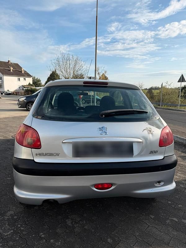 Gebraucht Peugeot 206 60 PS (44 kW) 2004 Silber Kleinwagen