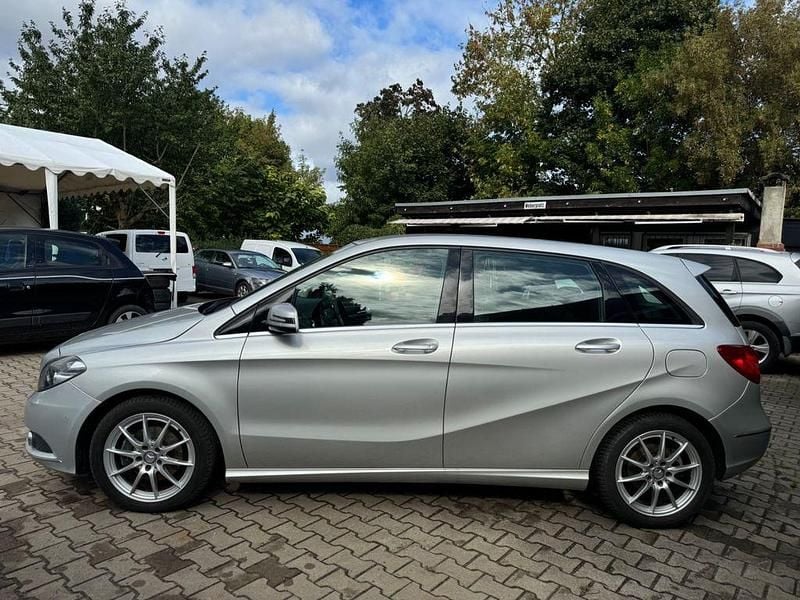 Gebraucht Mercedes B200 156 PS (114 kW) 2013 Silber Van / Kleinbus