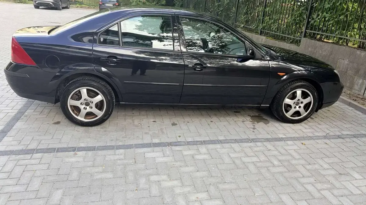 Gebraucht Ford Mondeo Ghia 197 PS (144 kW) 2002 Kombi