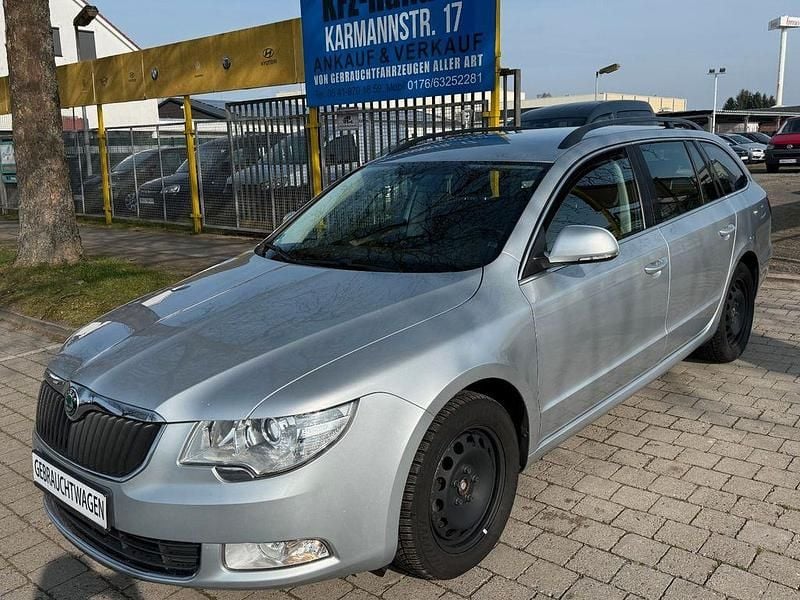 Gebraucht Skoda Superb Ambition 125 PS (91 kW) 2011 Silber Kombi