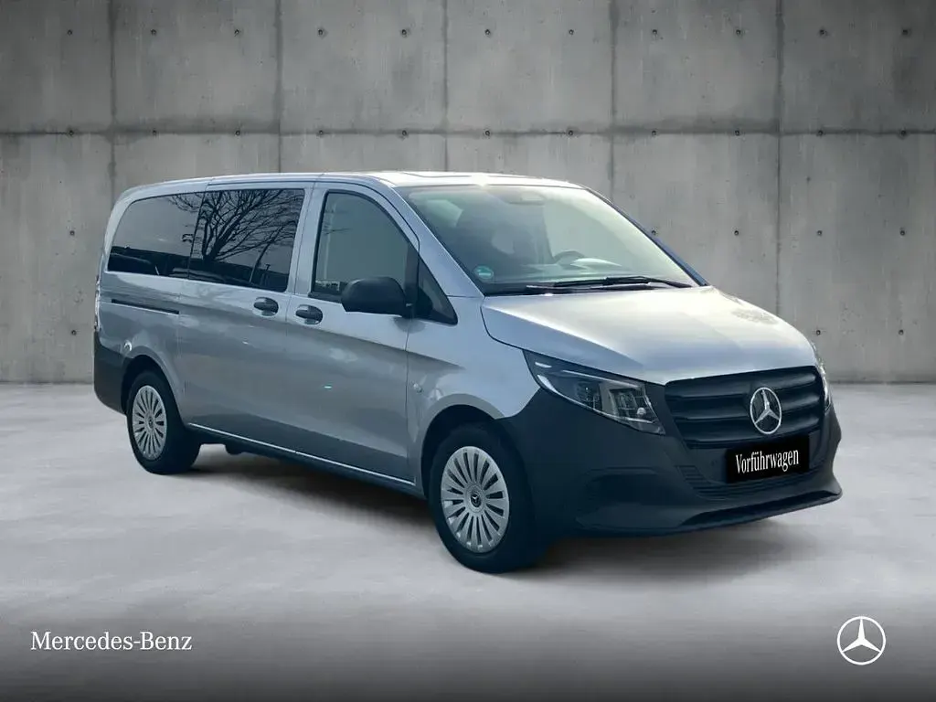 Gebraucht Mercedes Vito 163 PS (119 kW) 2026 Silber Van