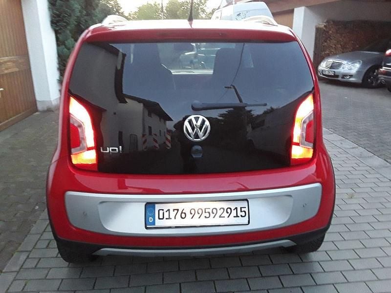 Rot Gebraucht 2016 VW cross up! Kleinwagen | 7.800 € (Guter Preis) - Bild 1/4