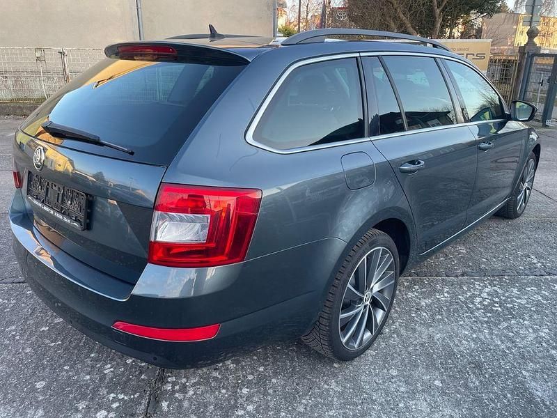 Gebraucht Skoda Octavia LAURIN & KLEMENT 184 PS (135 kW) 2016 Grau Kleinwagen