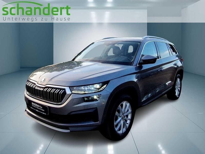 Graphitegrau metallic (grau) metallic Gebraucht 2023 Skoda Kodiaq Style SUV | 37.950 € (Fairer Preis) - Bild 1/4