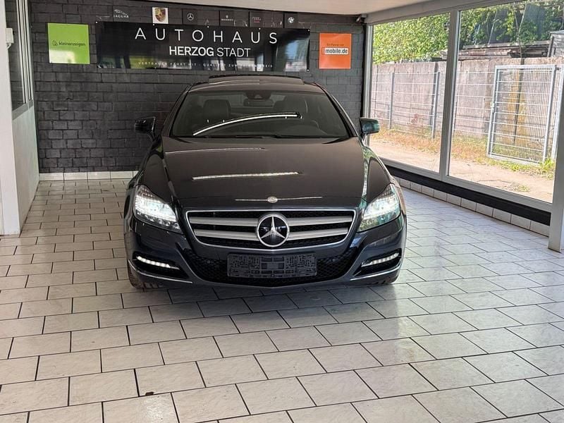 Tenoritgrau metalliclack Gebraucht 2011 Mercedes CLS350 Limousine | 17.999 € (Fairer Preis) - Bild 1/4