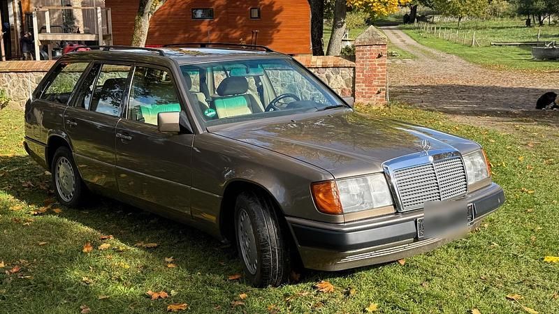 Braun Gebraucht 1991 Mercedes E230 Kombi | 8.000 € - Bild 1/4