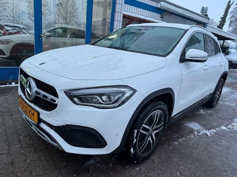 Gebraucht Mercedes GLA200 Progressive 163 PS (119 kW) 2020 Weiß SUV