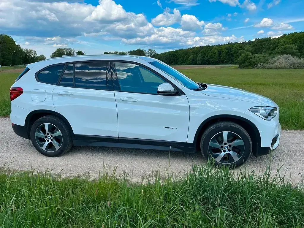 Używany BMW X1 Advantage 190 KM (139 kW) 2018 Biały SUV