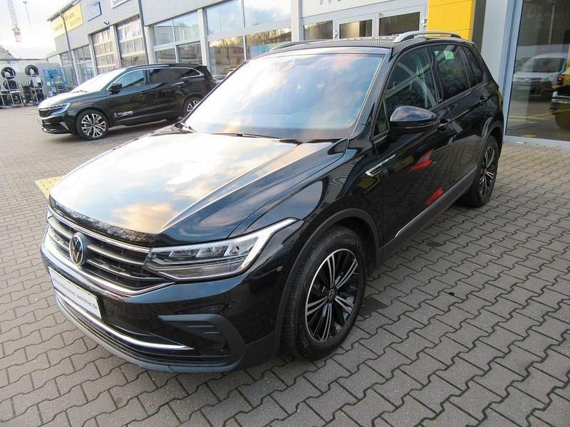 Gebraucht VW Tiguan Active 150 PS (110 kW) 2022 Schwarz SUV