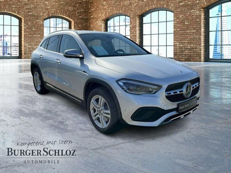 Gebraucht Mercedes GLA250 Progressive 160 PS (117 kW) 2020 Iridiumsilber metallic SUV