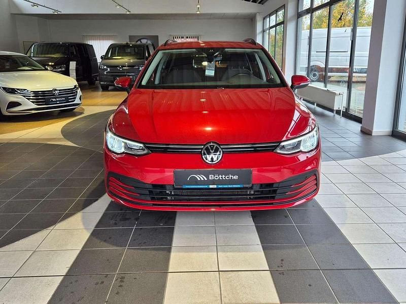 Gebraucht VW Golf VIII IQ Drive 150 PS (110 kW) 2021 Kings red metallic Kombi