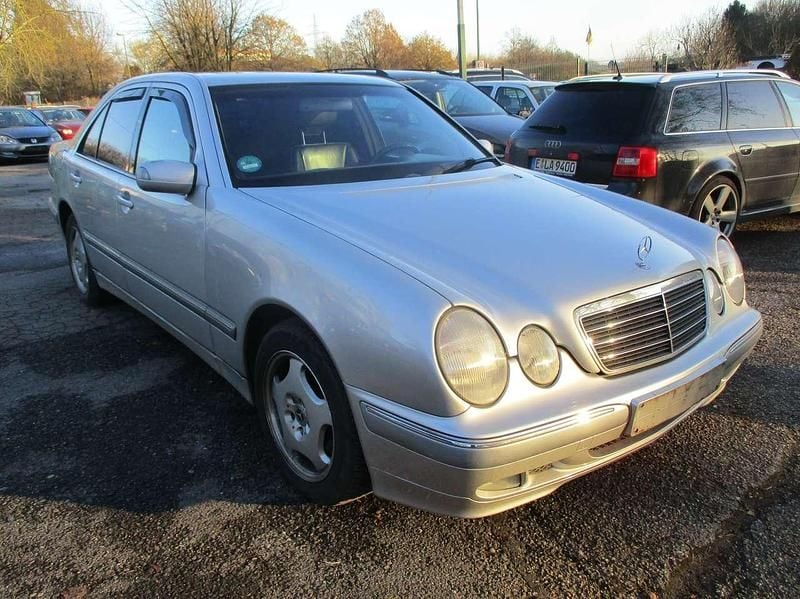 Gebraucht Mercedes E280 204 PS (150 kW) 2002 Brillantsilber  metalliclack Limousine