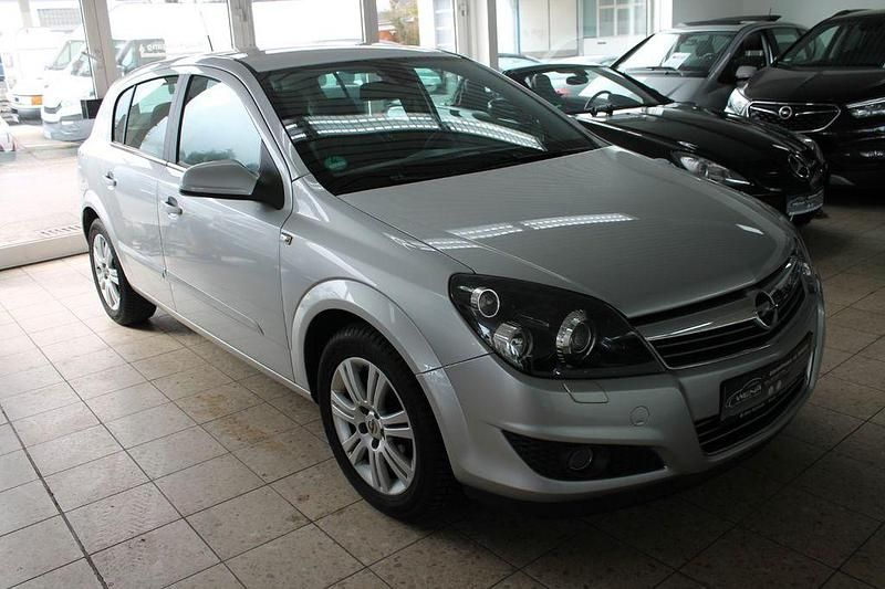 Gebraucht Opel Astra Innovation 116 PS (85 kW) 2009 Silber Limousine