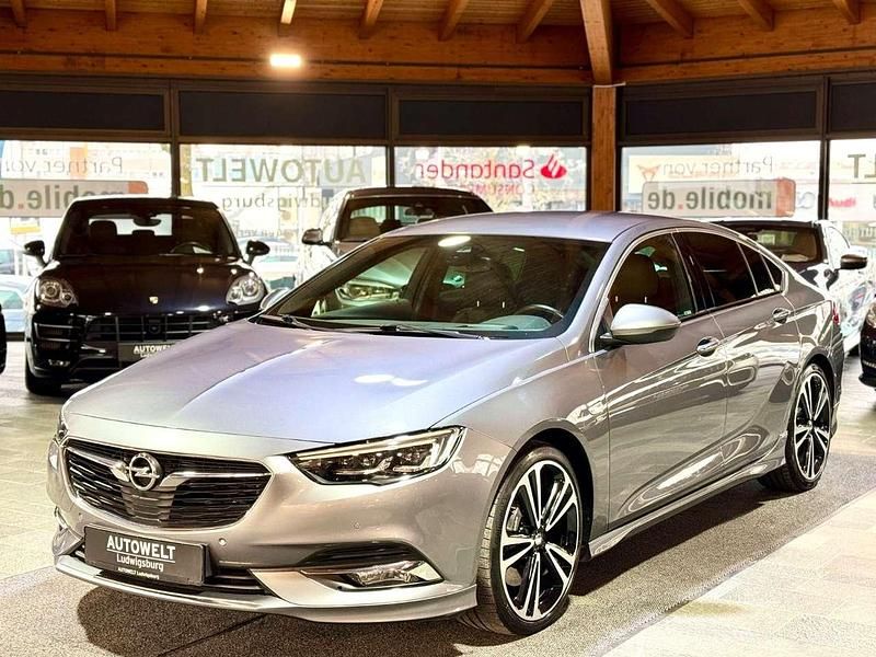 Lichtgrau Gebraucht 2017 Opel Insignia OPC Limousine | 17.777 € - Bild 1/4