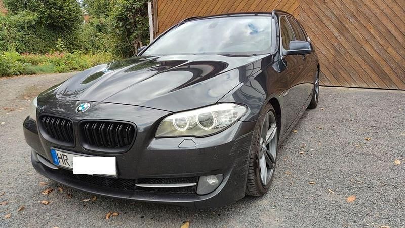 Grau Gebraucht 2011 BMW 530 Performance Kombi | 7.899 € (Guter Preis) - Bild 1/4