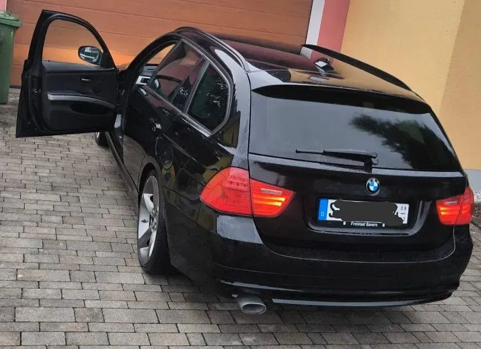 Gebraucht BMW 320 Performance 184 PS (135 kW) 2011 Schwarz Kombi