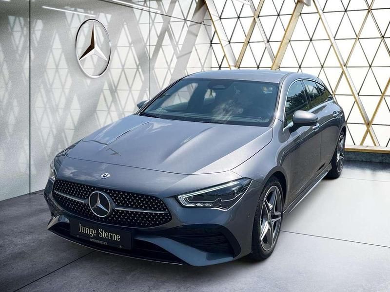 Metalliclack mountaingrau Gebraucht 2024 Mercedes CLA200 Shooting Brake AMG Kombi | 33.979 € (Fairer Preis) - Bild 1/4