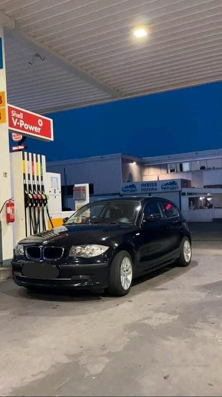 Schwarz Gebraucht 2009 BMW 116 Kleinwagen | 6.230 € - Bild 1/4