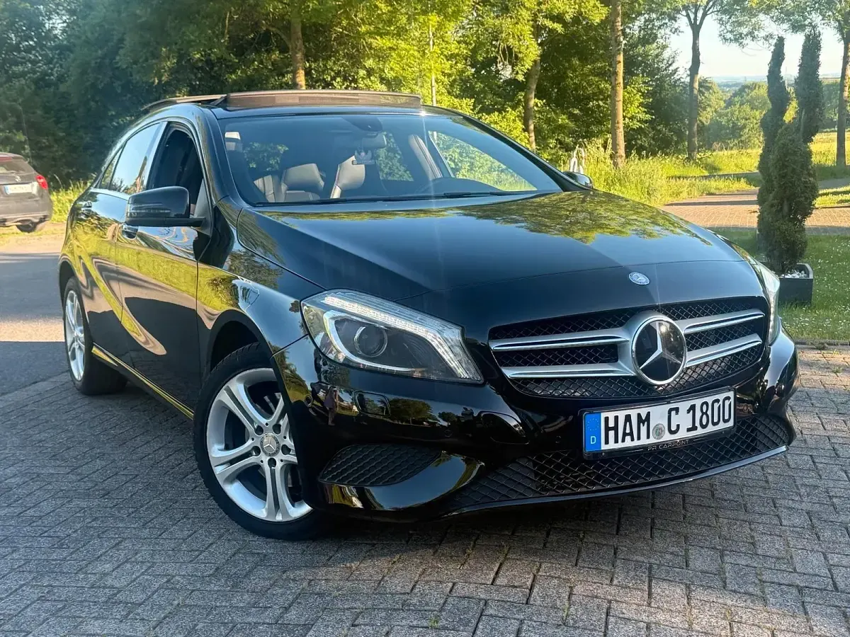 Gebraucht Mercedes A180 122 PS (89 kW) 2015 Schwarz Limousine