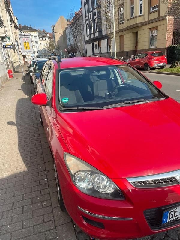 Gebraucht Hyundai i30 107 PS (78 kW) 2009 Rot Kombi