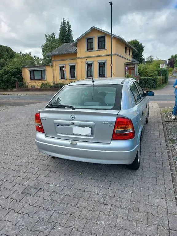 Gebraucht Opel Astra Comfort 84 PS (61 kW) 2002 Silber Limousine