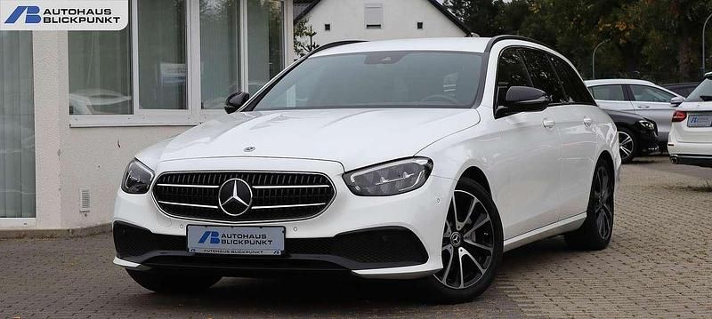 Gebraucht Mercedes E220 Night 200 PS (147 kW) 2022 Weiß Limousine