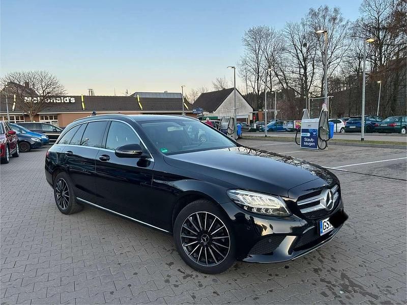Gebraucht Mercedes C180 Avantgarde 122 PS (89 kW) 2019 Schwarz  unilack Kombi