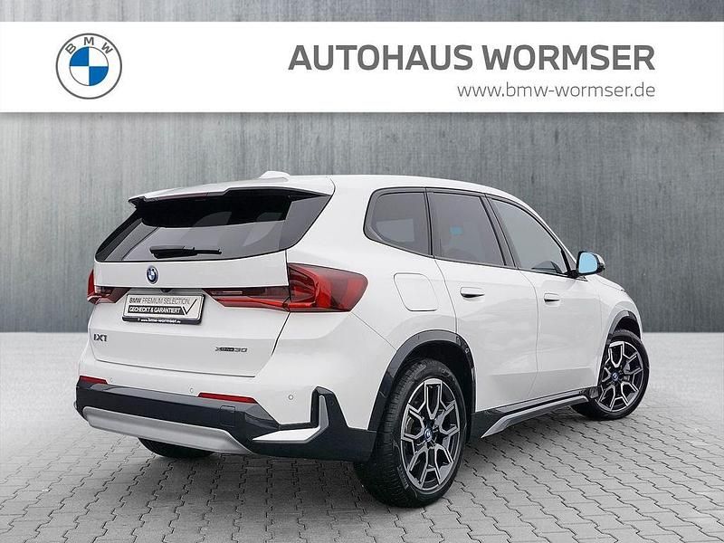 Gebraucht BMW iX1 xLine 230 kW (313 PS) 2023 Weiß SUV