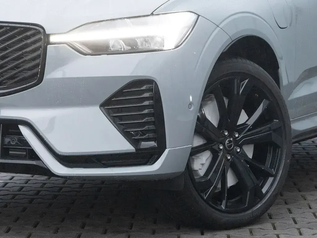 Nowe Volvo XC60 Plus 310 KM (228 kW) 2026 Szary SUV
