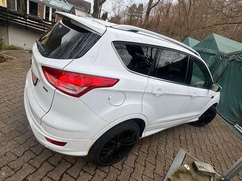 Gebraucht Ford Kuga Titanium 150 PS (110 kW) 2015 Weiß SUV