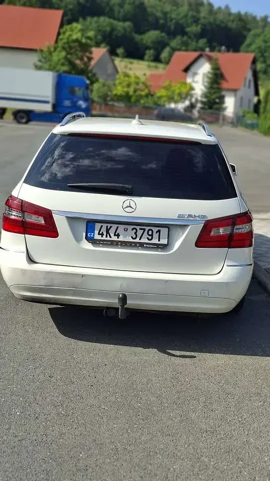 Gebraucht Mercedes E220 Avantgarde 170 PS (125 kW) 2012 Kombi