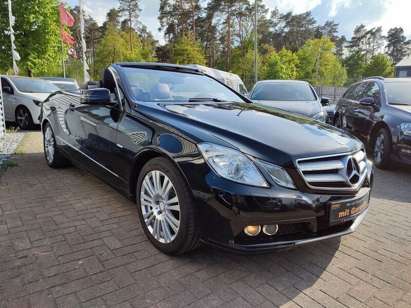 Schwarz Gebraucht 2011 Mercedes E200 Cabrio | 13.950 € (Fairer Preis) - Bild 1/4