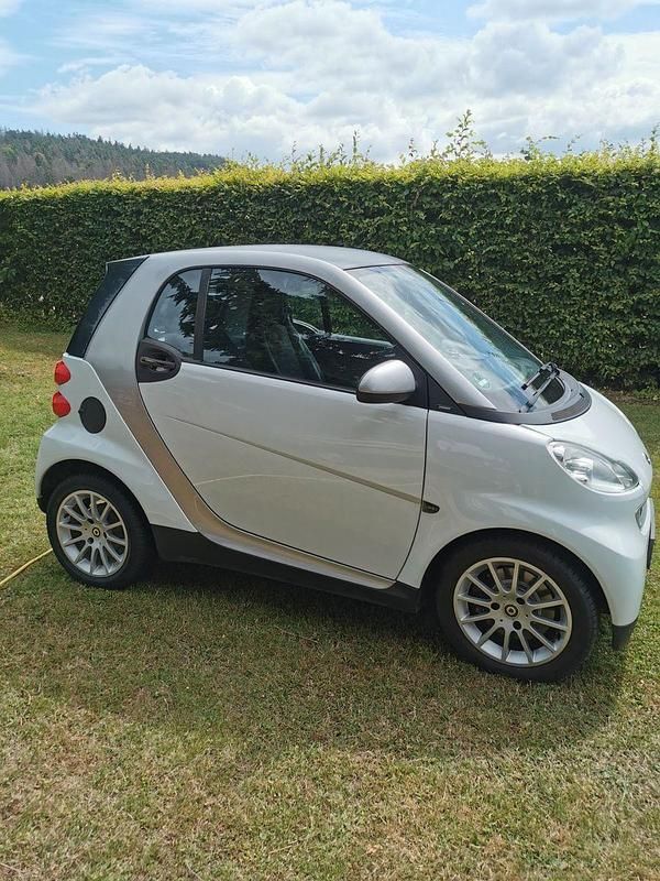 Weiß Gebraucht 2009 Smart ForTwo Coupé Passion Cabrio | 5.500 € (Fairer Preis) - Bild 1/4
