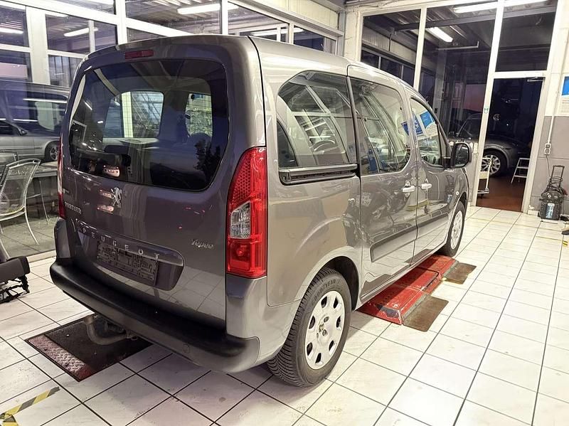 Gebraucht Peugeot Partner Tendance 92 PS (67 kW) 2011 Other Van / Kleinbus