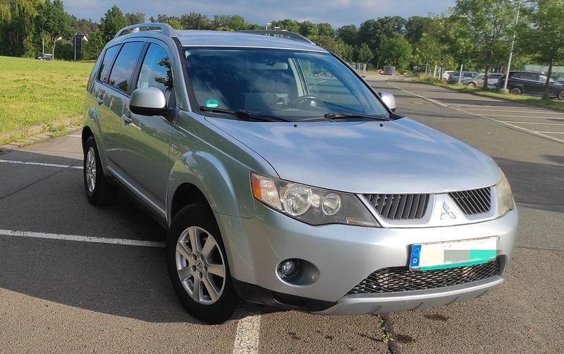 Silber Gebraucht 2007 Mitsubishi Outlander Inform SUV | 3.700 € (Fairer Preis) - Bild 1/4