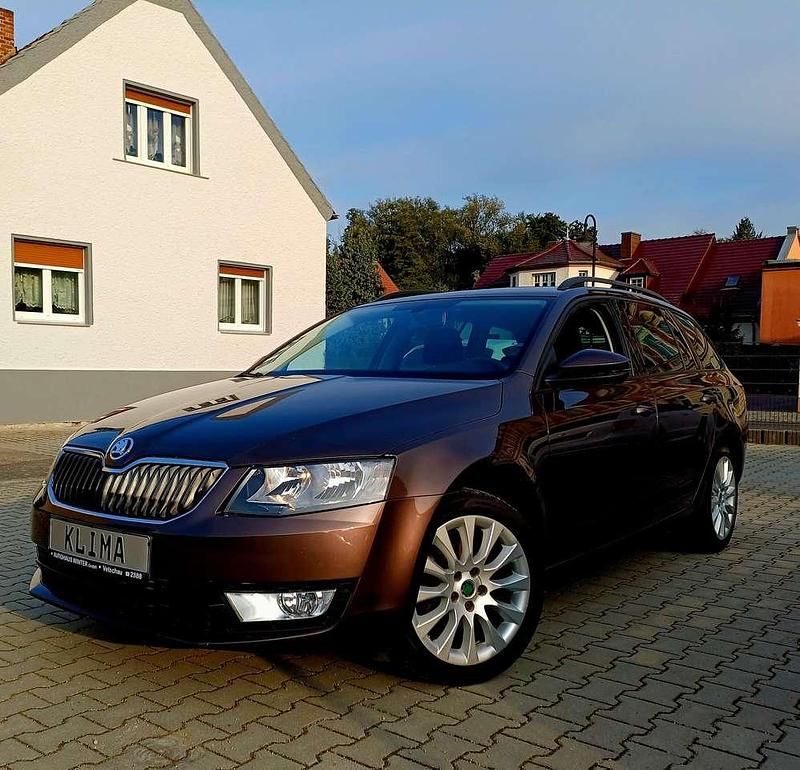 Braun Gebraucht 2013 Skoda Octavia Kombi | 9.988 € (Etwas zu teuer) - Bild 1/4