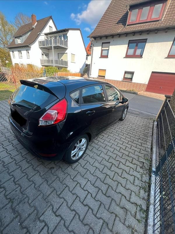 Gebraucht Ford Fiesta 75 PS (55 kW) 2014 Schwarz Kleinwagen