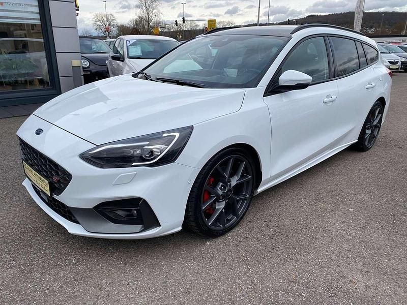 Gebraucht Ford Focus ST 190 PS (139 kW) 2019 Frostweiß Kombi