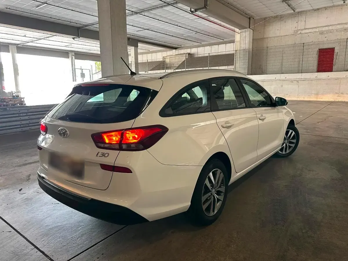 Gebraucht Hyundai i30 120 PS (88 kW) 2018 Weiß Kombi