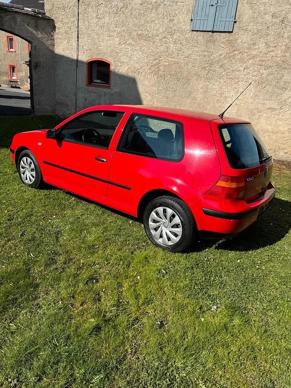 Gebraucht VW Golf IV 75 PS (55 kW) 2001 Rot Kleinwagen